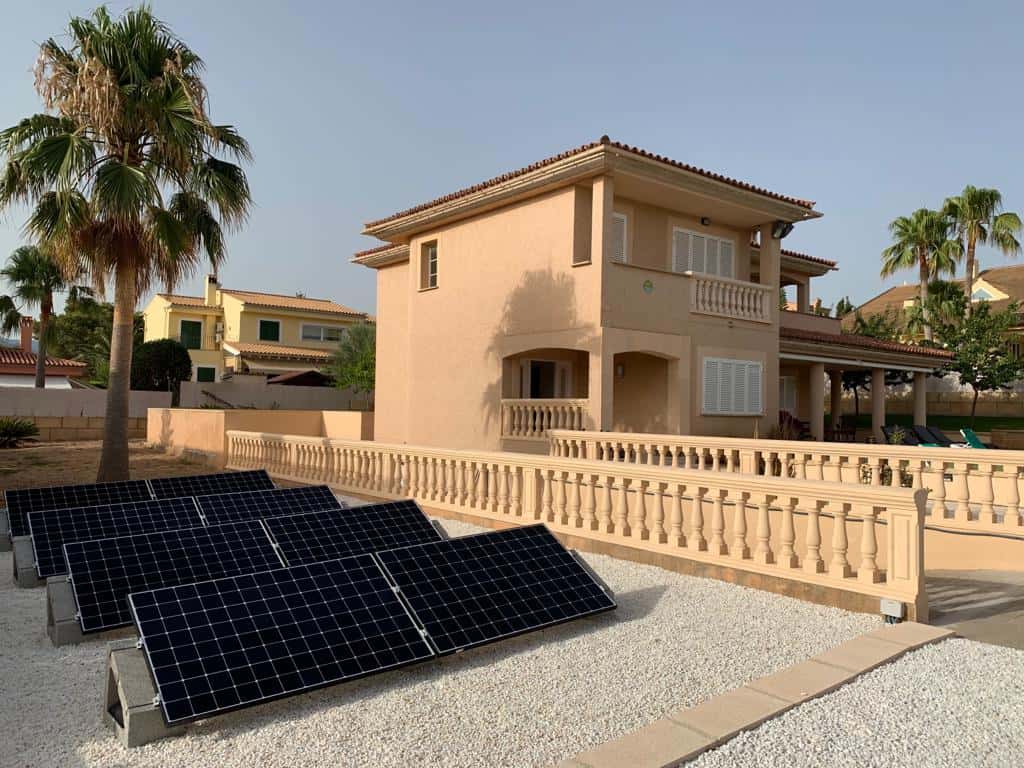 Suministro instalación autoconsumo de 2800W en Mallorca Placas solares en una casa residencial