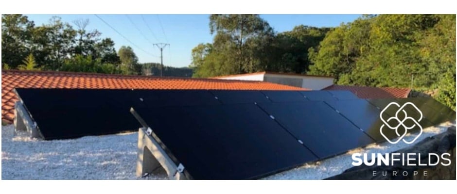 Ejemplo de instalación de placas solares con soportes de hormigón